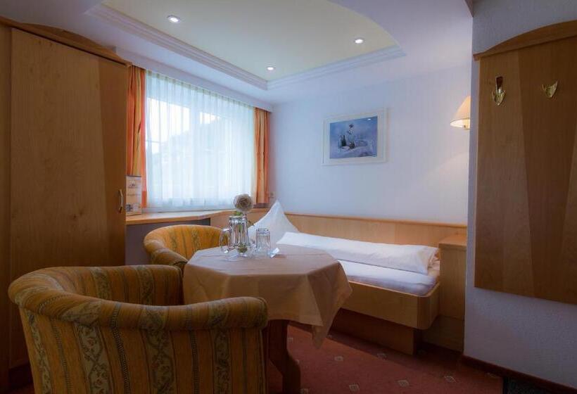 غرفة قياسية ثلاثية مزودة بشرفة, Garni Martina