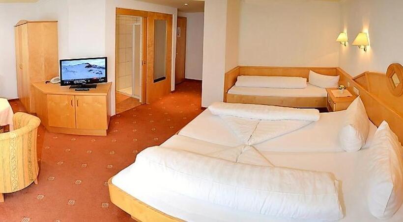 غرفة قياسية ثلاثية مزودة بشرفة, Garni Martina