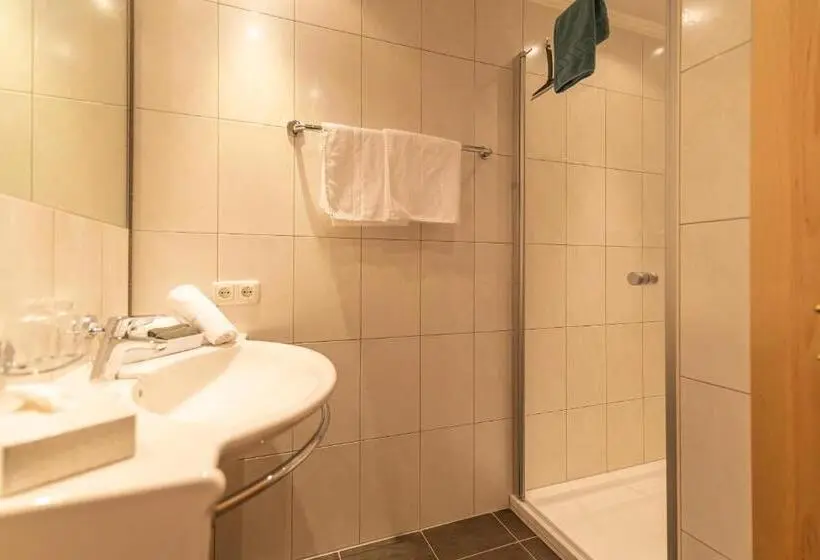 Apartament 3 Dormitoris, Garni Martina