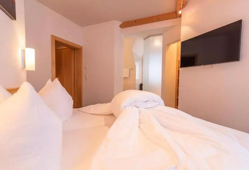 Apartament 3 Dormitoris, Garni Martina