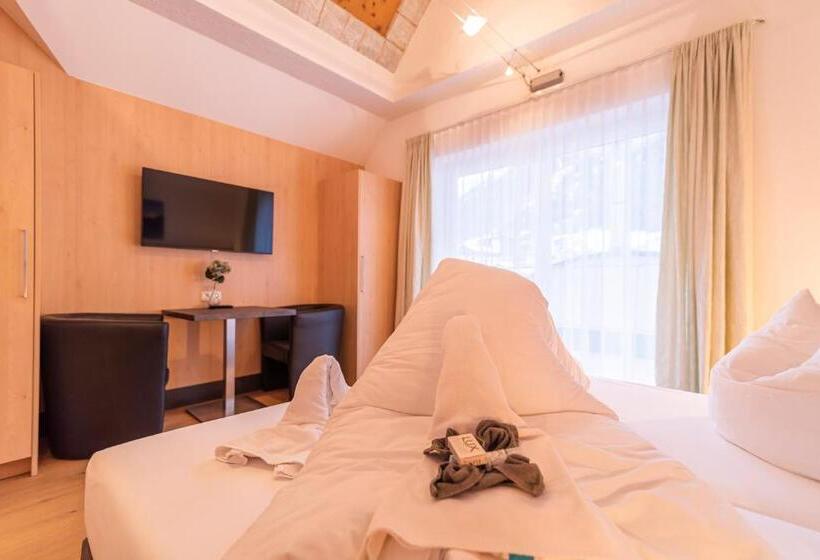 Апартаменты 3 Спальни, Garni Martina