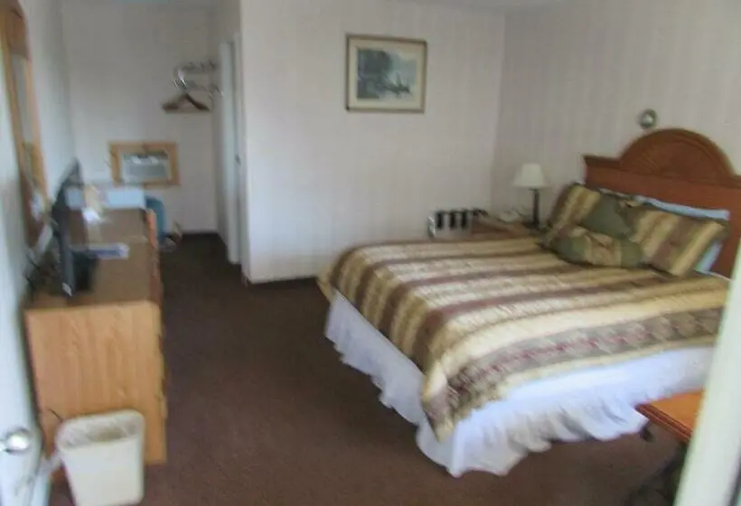 キングサイズベッドのスタンダードルーム, The Lake George Inn
