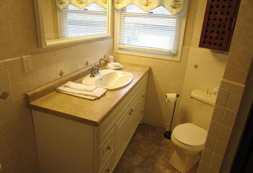 带2个卧室的公寓, The Lake George Inn