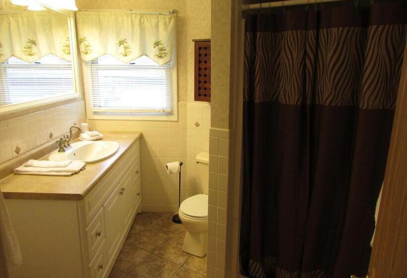 带2个卧室的公寓, The Lake George Inn