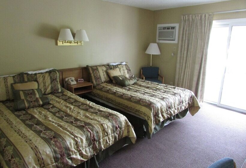 带2个双人床的标准工作室, The Lake George Inn