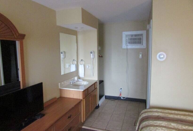 带2个双人床的标准工作室, The Lake George Inn