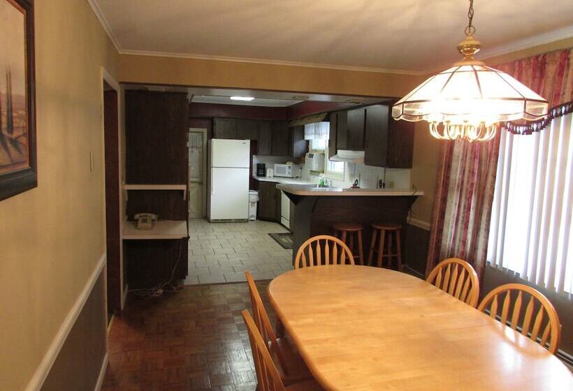 带2个卧室的公寓, The Lake George Inn