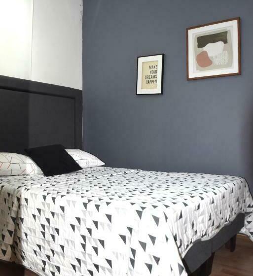 经济房, The Fox Hostel