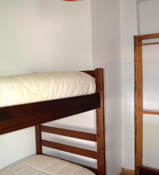 标准间带有双层共用浴室, The Fox Hostel