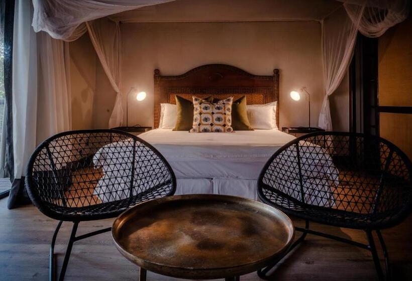 اتاق لوکس با بالکن, Chobe Marina Lodge