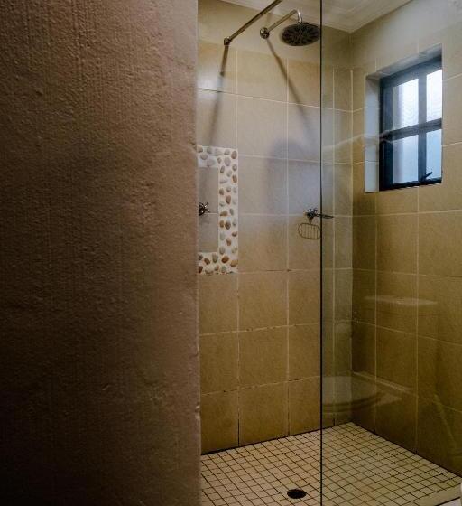 سوئیت با بالکن, Chobe Marina Lodge