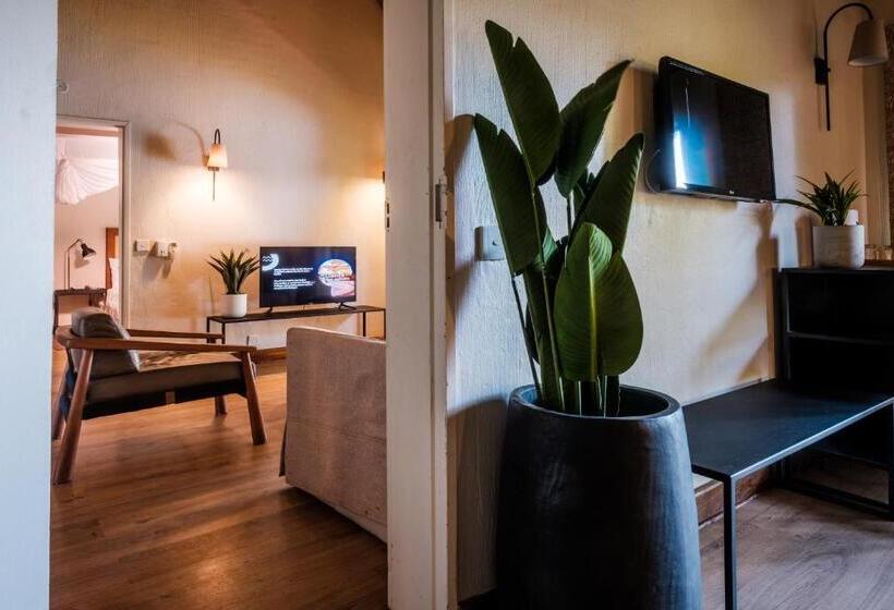 اتاق لوکس با بالکن, Chobe Marina Lodge