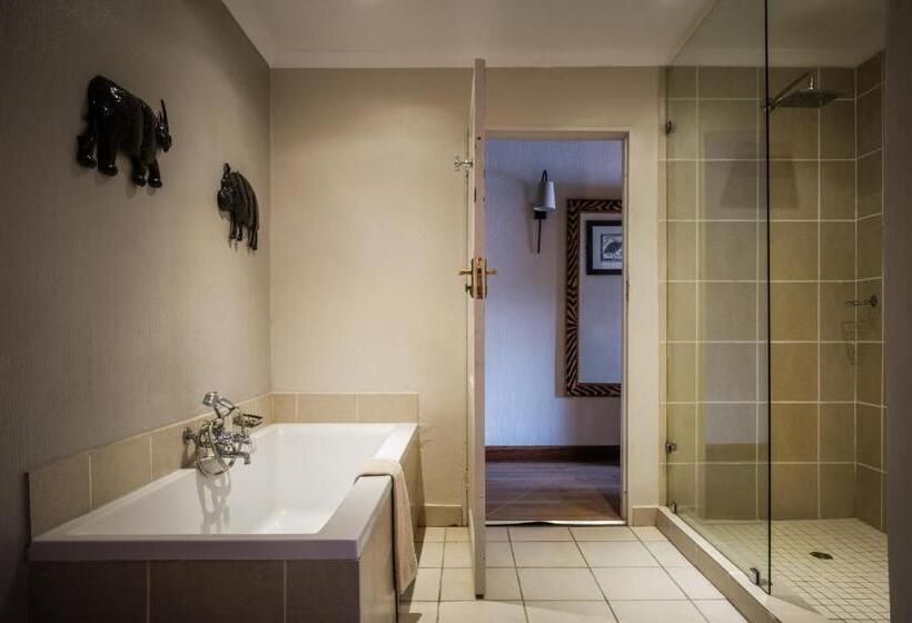 اتاق لوکس با بالکن, Chobe Marina Lodge