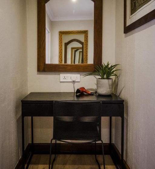 سوئیت با بالکن, Chobe Marina Lodge