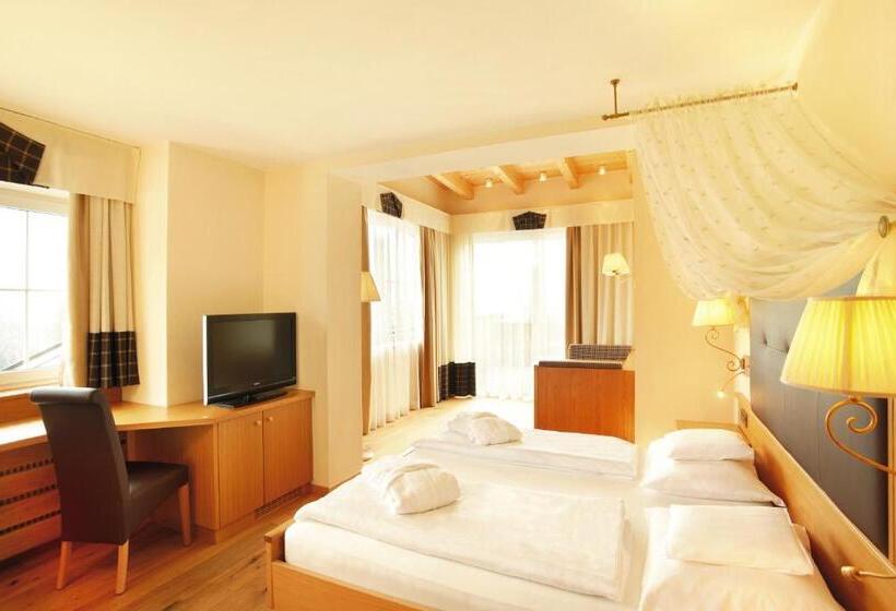 اتاق سوپریور با بالکن, Albion Mountain Spa Resort Dolomites