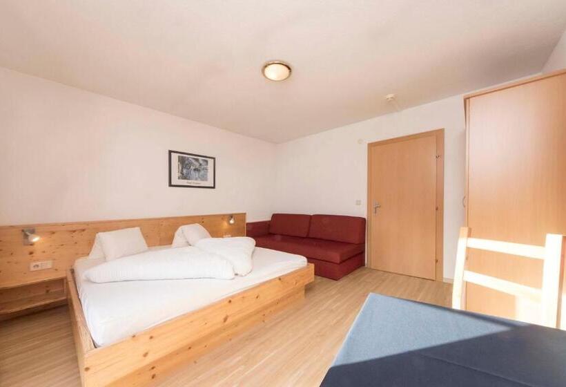 דירת שלושה חדרים, Haus Renate