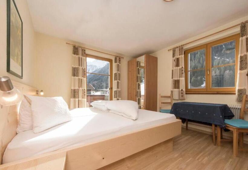 דירת חדר, Haus Renate