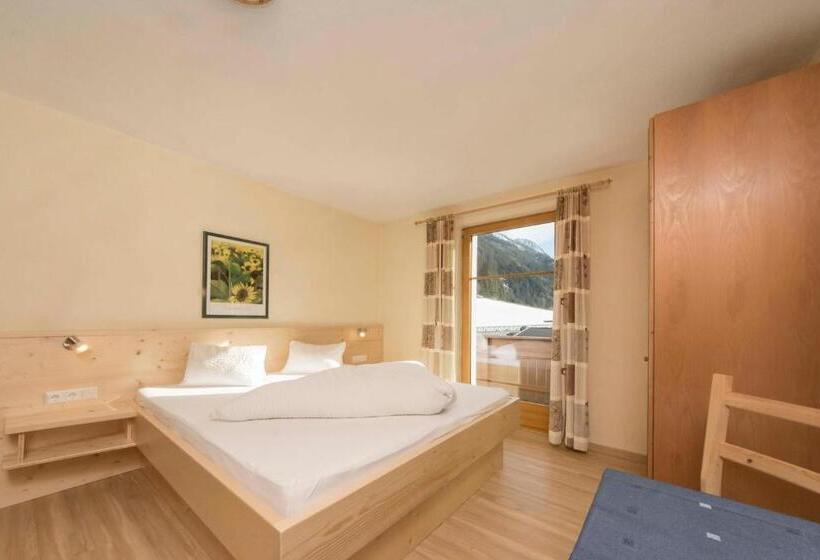 דירת חדר, Haus Renate