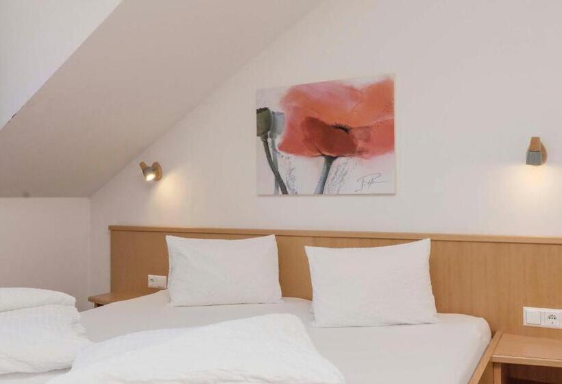 דירת חדר סופריור, Haus Renate