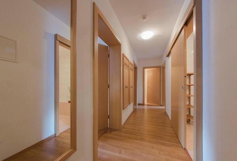 חדר משפחתי, Haus Renate