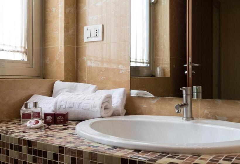 חדר סטנדרט לשלושה, Appia Antica