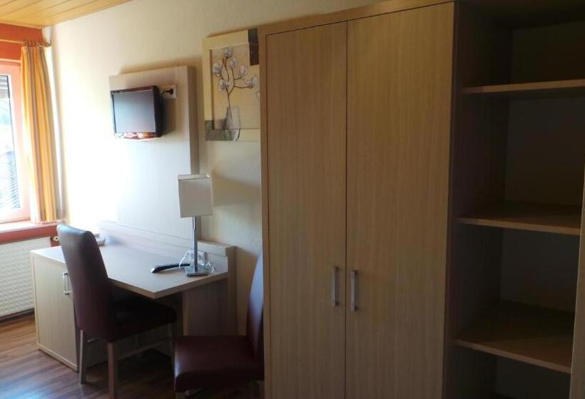 חדר סטנדרט לשלושה, Rhönblick Landhotel   Restaurant   Countrypub