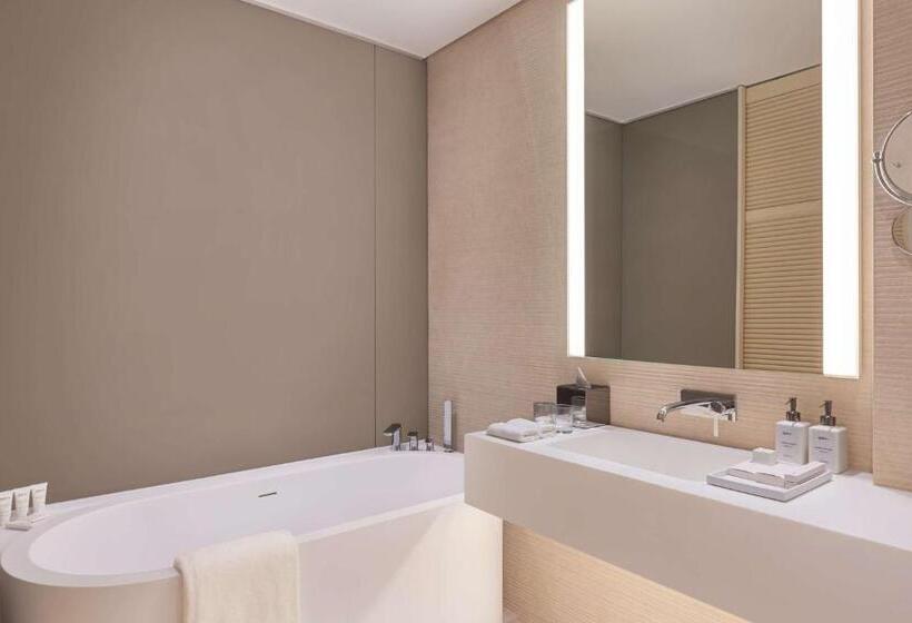 سوییت با چشمانداز دریا, Radisson Beach Resort Palm Jumeirah