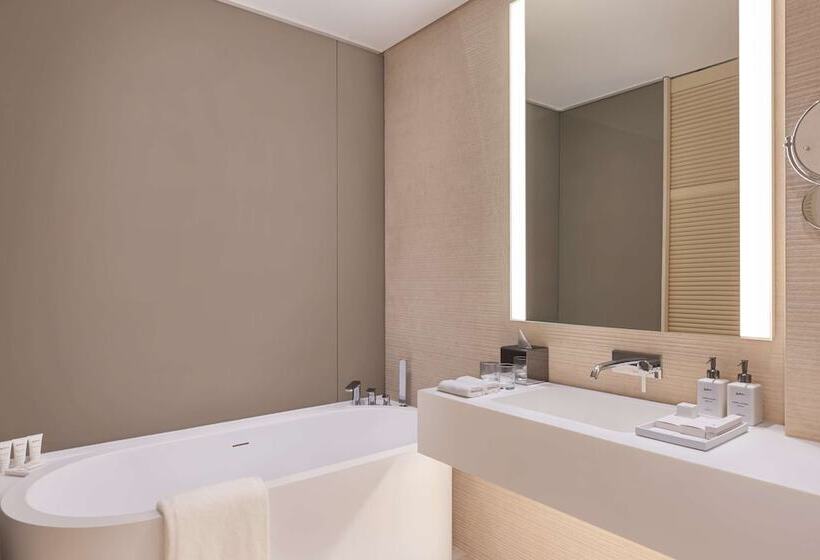 سوییت با چشمانداز دریا, Radisson Beach Resort Palm Jumeirah