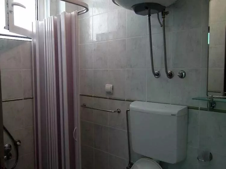آپارتمان 2 خوابه با چشم‌انداز دریا, Castellamare Residence