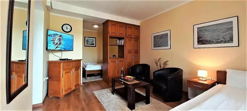 استودیوی سوپریور, Castellamare Residence