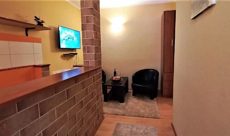 استودیوی استاندارد, Castellamare Residence