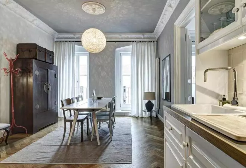 1 Schlafzimmer Apartment mit Balkon, Gorki Apartments