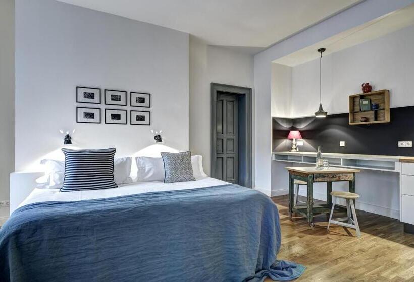 استودیوی استاندارد, Gorki Apartments