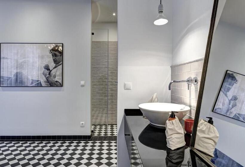 استودیوی استاندارد, Gorki Apartments