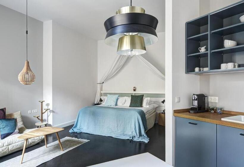 استودیوی استاندارد, Gorki Apartments