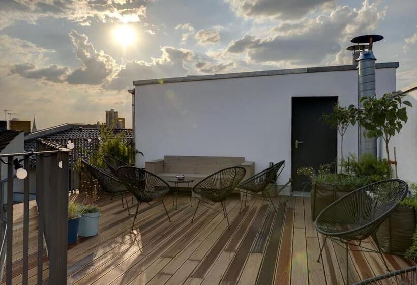 سوئیت پنت هاوس, Gorki Apartments