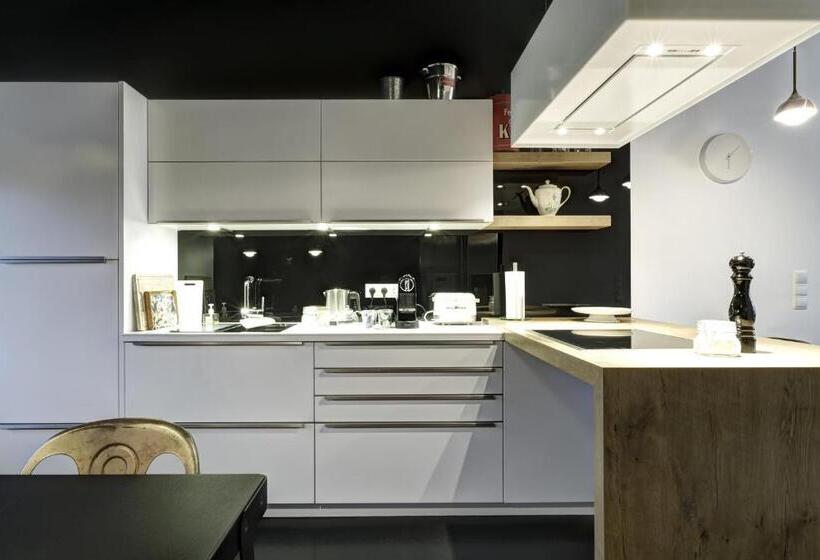 سوئیت پنت هاوس, Gorki Apartments