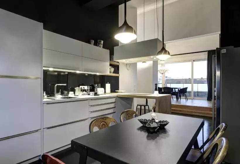 Penthouse Suite, Gorki Apartments