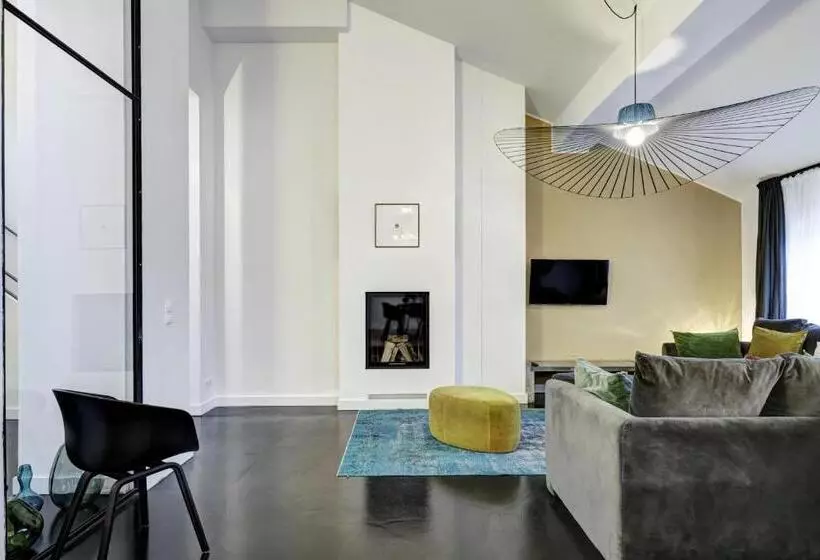 Penthouse Suite, Gorki Apartments