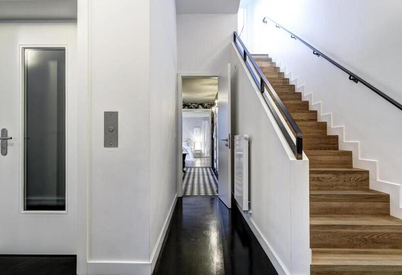 سوئیت پنت هاوس, Gorki Apartments
