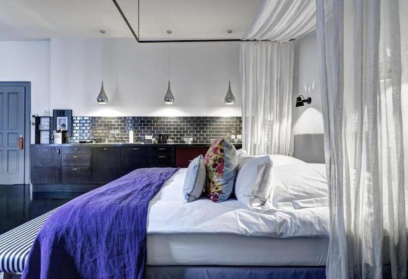 استودیوی استاندارد, Gorki Apartments