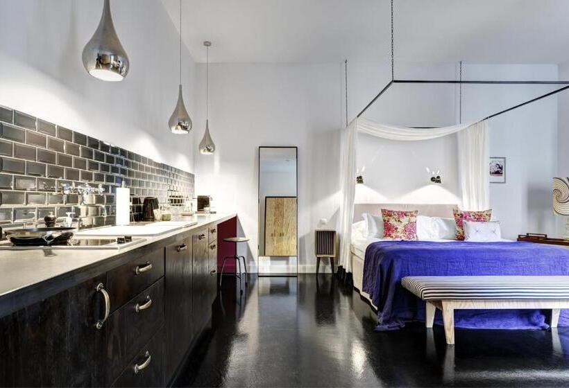 استودیوی استاندارد, Gorki Apartments