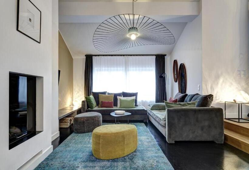 سوئیت پنت هاوس, Gorki Apartments
