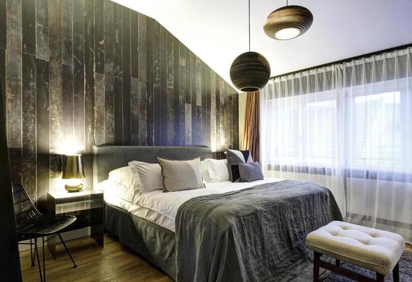 سوئیت پنت هاوس, Gorki Apartments