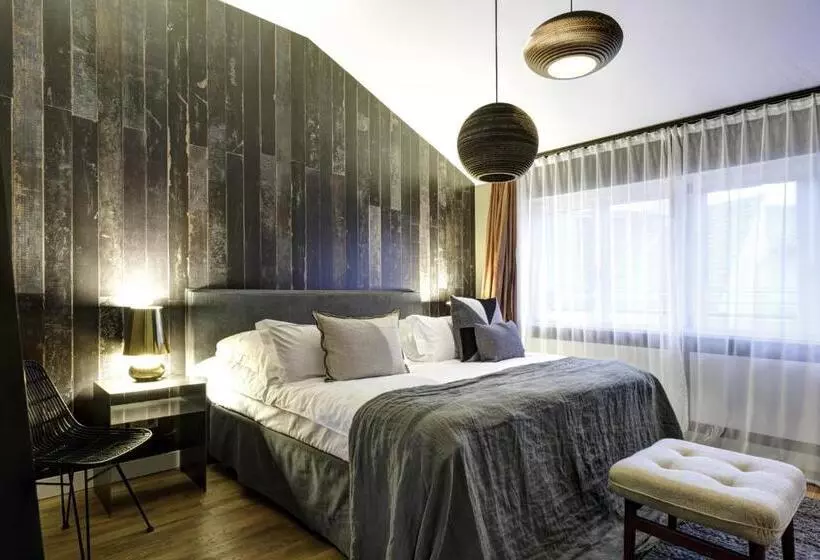 Penthouse Suite, Gorki Apartments