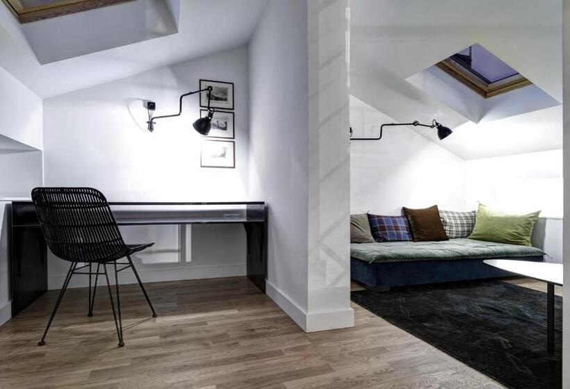 سوئیت پنت هاوس, Gorki Apartments