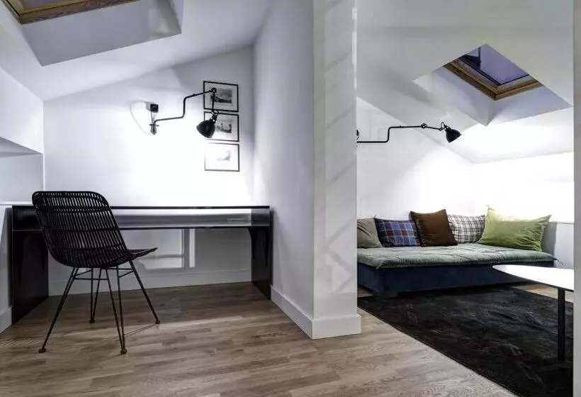 Penthouse Suite, Gorki Apartments