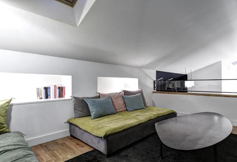 سوئیت پنت هاوس, Gorki Apartments
