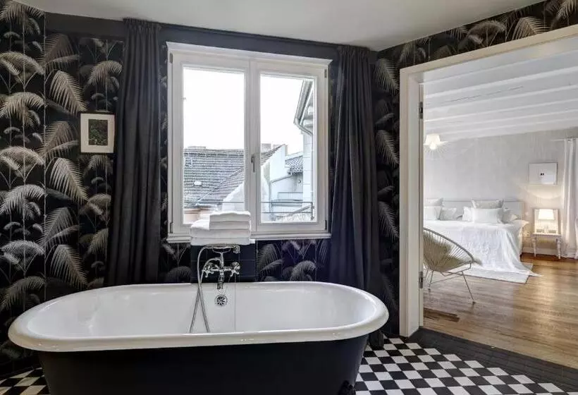 Penthouse Suite, Gorki Apartments