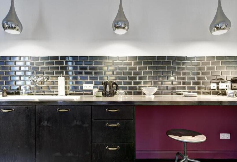 استودیوی استاندارد, Gorki Apartments